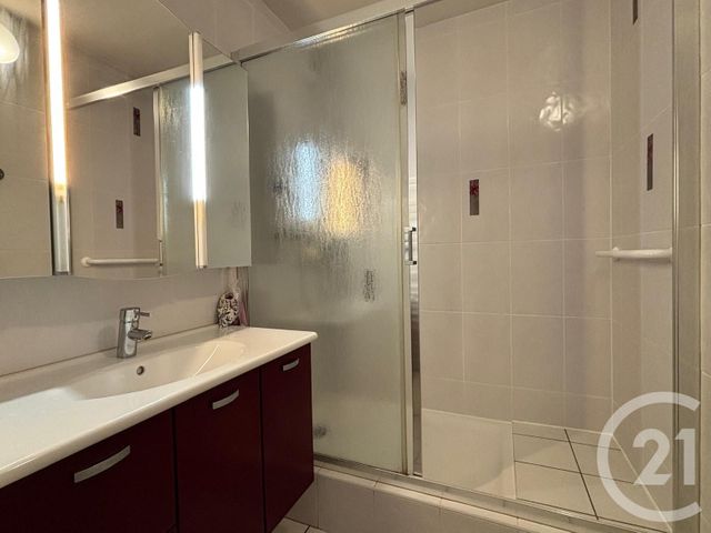 Appartement T3 à vendre - 4 pièces - 71.1 m2 - CRUSEILLES - 74 - RHONE-ALPES - Century 21 Croisée Des Chemins