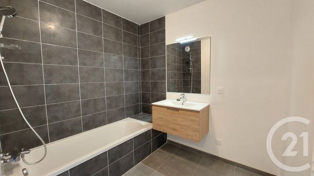 Appartement T3 à louer - 3 pièces - 67.92 m2 - ALLONZIER LA CAILLE - 74 - RHONE-ALPES - Century 21 Croisée Des Chemins