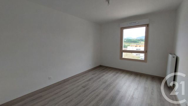 Appartement T3 à louer - 3 pièces - 67.92 m2 - ALLONZIER LA CAILLE - 74 - RHONE-ALPES - Century 21 Croisée Des Chemins