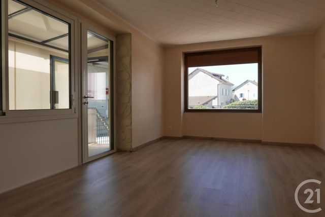 Appartement T3 à louer - 4 pièces - 98.2 m2 - CHALLONGES - 74 - RHONE-ALPES - Century 21 Croisée Des Chemins