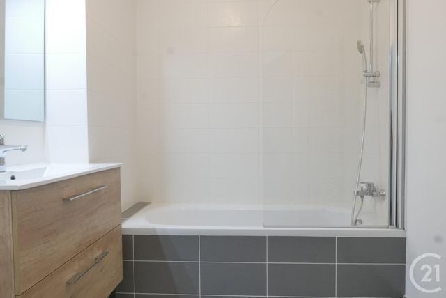 Appartement T4 à louer - 4 pièces - 94.34 m2 - CRUSEILLES - 74 - RHONE-ALPES - Century 21 Croisée Des Chemins