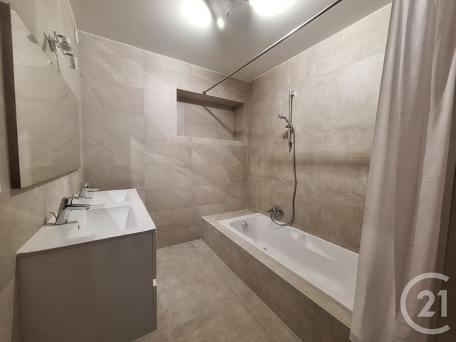 Appartement T2 à louer - 2 pièces - 46.63 m2 - CRUSEILLES - 74 - RHONE-ALPES - Century 21 Croisée Des Chemins