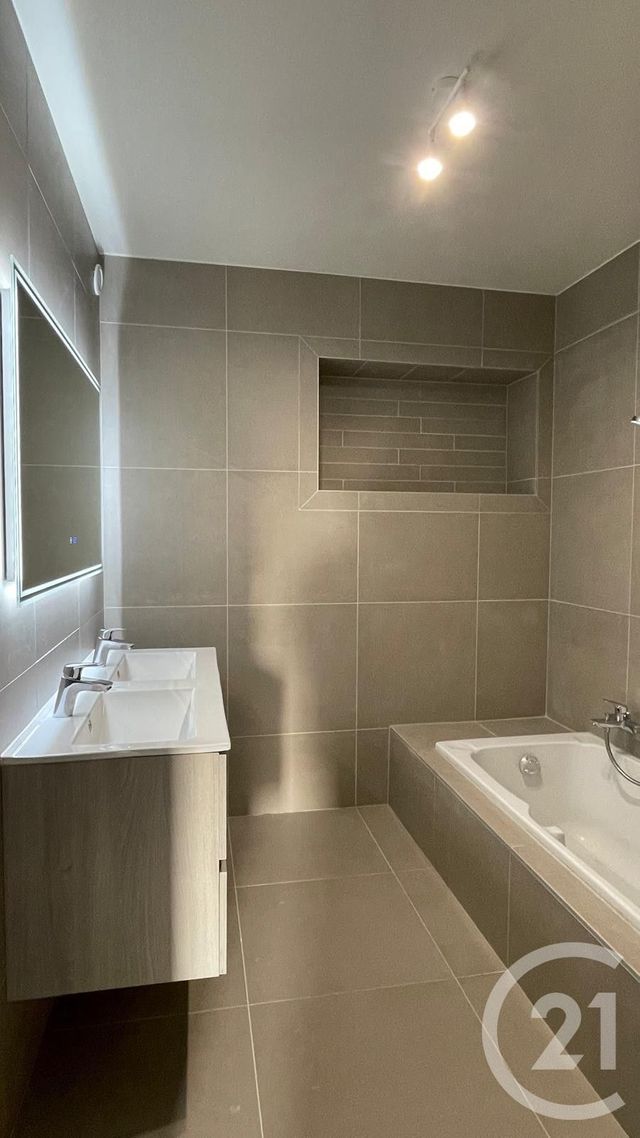 Appartement T2 à louer - 2 pièces - 45.73 m2 - CRUSEILLES - 74 - RHONE-ALPES - Century 21 Croisée Des Chemins