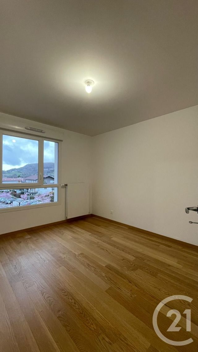 Appartement T2 à louer - 2 pièces - 43.85 m2 - VILLY LE PELLOUX - 74 - RHONE-ALPES - Century 21 Croisée Des Chemins