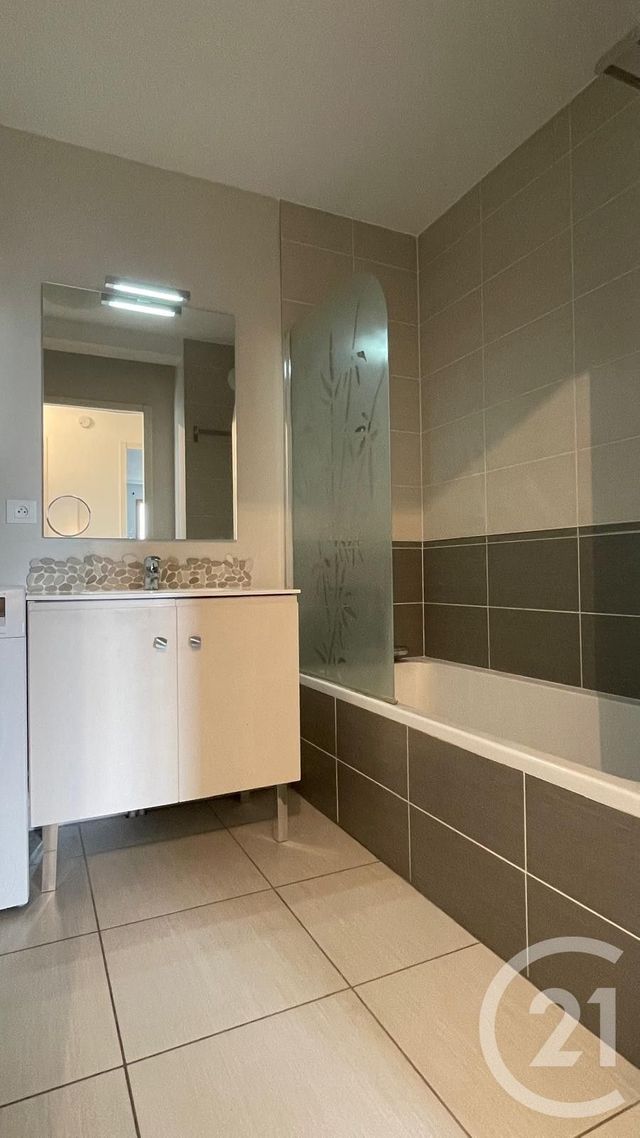 Appartement T3 à louer - 3 pièces - 71.08 m2 - VOVRAY EN BORNES - 74 - RHONE-ALPES - Century 21 Croisée Des Chemins