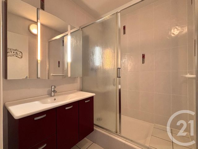 Appartement T3 à louer - 4 pièces - 71.1 m2 - CRUSEILLES - 74 - RHONE-ALPES - Century 21 Croisée Des Chemins