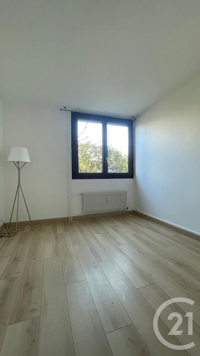 Appartement T3 à louer - 4 pièces - 71.1 m2 - CRUSEILLES - 74 - RHONE-ALPES - Century 21 Croisée Des Chemins