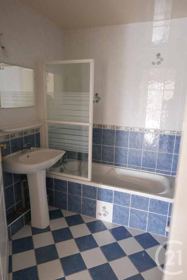 Appartement T3 à louer - 3 pièces - 68.26 m2 - CRUSEILLES - 74 - RHONE-ALPES - Century 21 Croisée Des Chemins