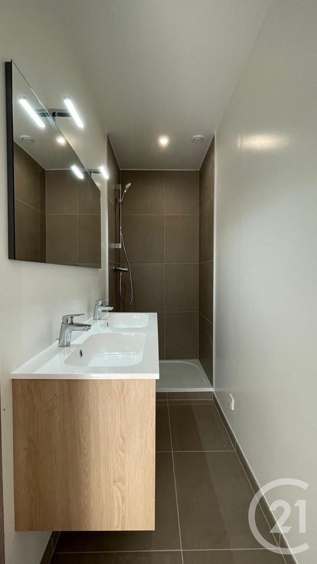 Appartement T3 à louer - 4 pièces - 47.52 m2 - CRUSEILLES - 74 - RHONE-ALPES - Century 21 Croisée Des Chemins